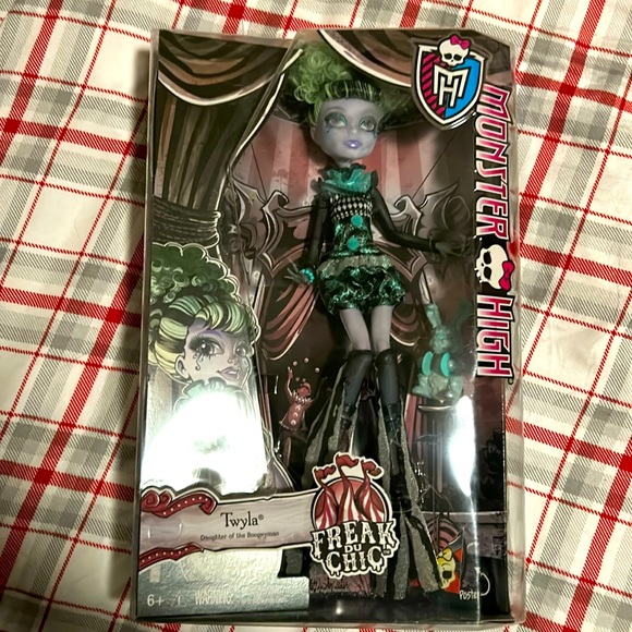 🧸 NIB Monster High Freak du Chic Twyla 🧸 - Picture 1 of 9